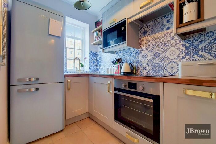 1 Bedroom Flat To Rent In Wavertree Court, Streatham Hill, London, SW2