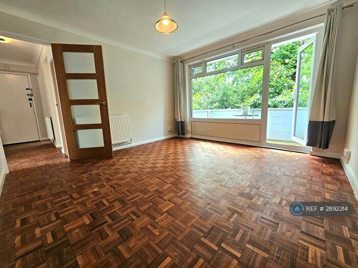 2 Bedroom Flat To Rent In Fir Tree Court, Southampton, SO18
