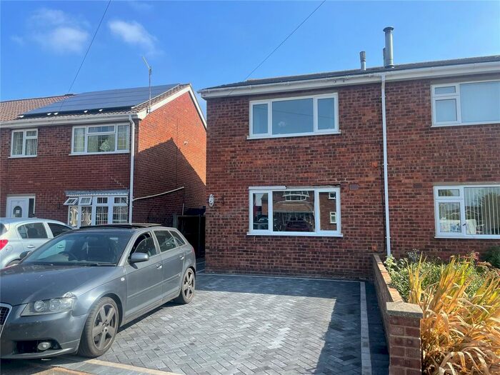 3 Bedroom Semi-Detached House To Rent In Oriel Close, Worcester, Worcestershire, WR4