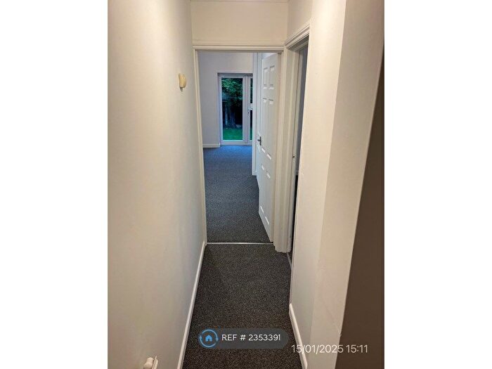 2 Bedroom Flat To Rent In Southbourne Grove, Westcliff-On-Sea, SS0