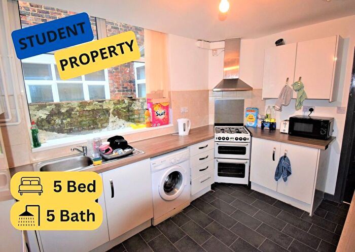 5 Bedroom Terraced House To Rent In Boughey Road, Stoke-On-Trent, ST4