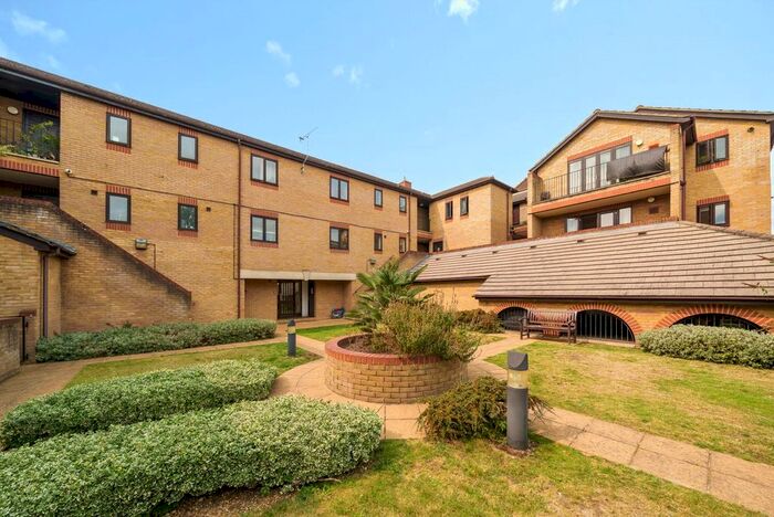 1 Bedroom Flat To Rent In Hardman Road, Kingston Upon Thames, KT2