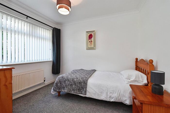 3 Bedroom Detached Bungalow For Sale In Lakeside Gardens, Merthyr Tydfil, CF48