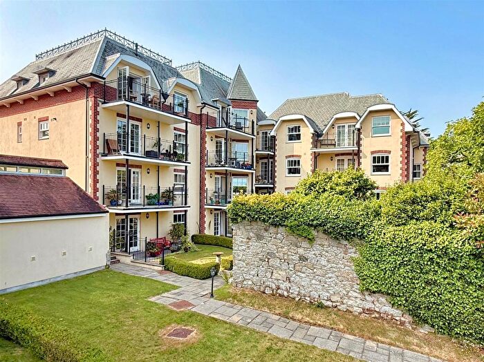 2 Bedroom Flat For Sale In Sea View Road, Falmouth, TR11