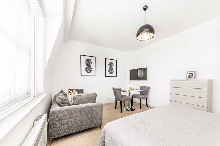 1 Bedroom Studio To Rent In Hill Street, London, W1J