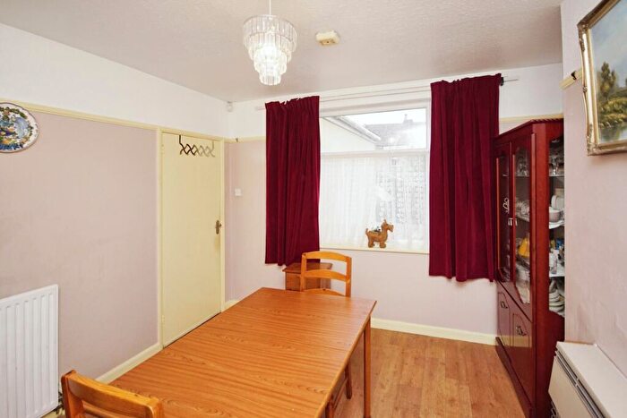 2 Bedroom Bungalow For Sale In Brook Road, Fishponds, Bristol, BS16