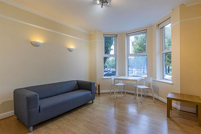 2 Bedroom Flat To Rent In George Court, Roath, CF24