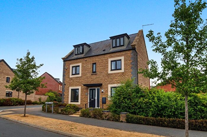 4 Bedroom Detached House For Sale In Balmoral Close, Northampton, NN5