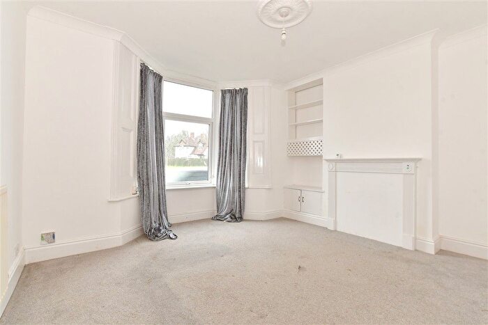 3 Bedroom Semi-detached House For Sale In Fairlee Road, Newport, Isle Of Wight, PO30