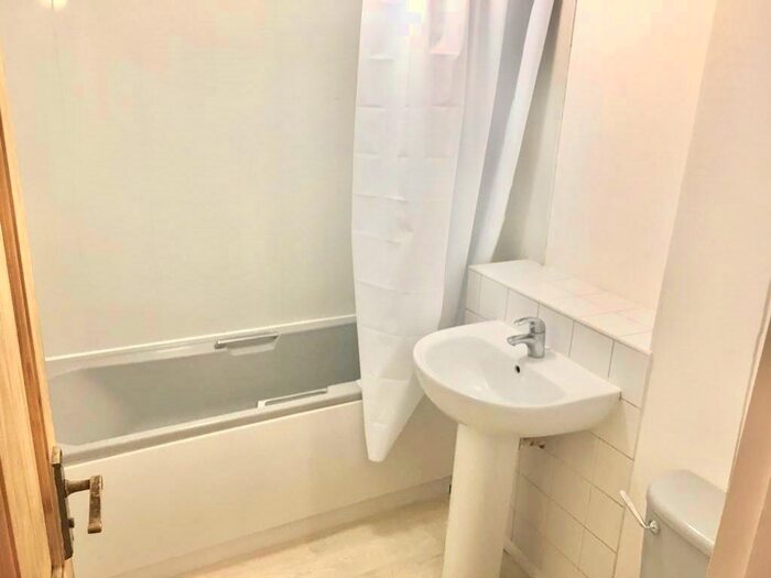 2 Bedroom Flat To Rent In Shafter Road, RM10