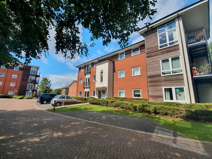 2 Bedroom Flat To Rent In Meadow Way, Caversham, Reading, Berkshire, RG4