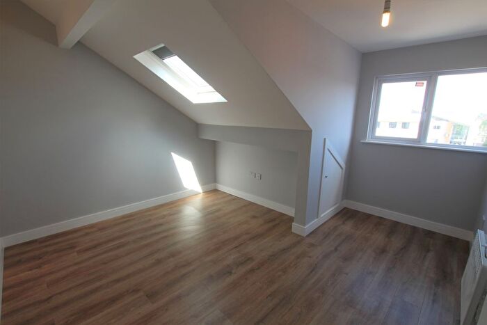 2 Bedroom Flat To Rent In Station Lane, Featherstone, WF7