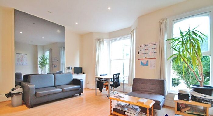 2 Bedroom Flat To Rent In Tabley, London, Tufnell Park, N7