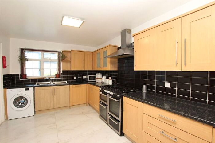 3 Bedroom Terraced House For Sale In Macoma Road, Plumstead Common, SE18