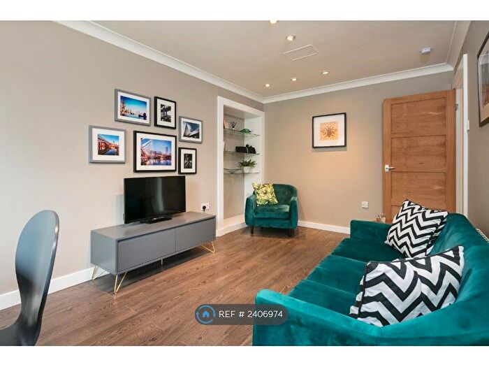 2 Bedroom Flat To Rent In Asgard Drive, Salford, M5