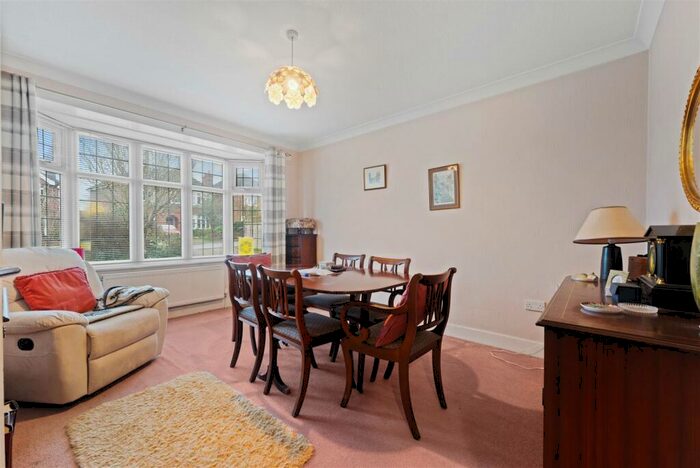 2 Bedroom Bungalow For Sale In Queen Eleanors Road, Guildford, GU2