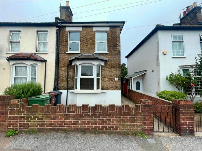 3 Bedroom Detached House To Rent In Park Road, Leyton, London, E10