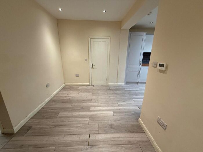 5 Bedroom Semi-Detached House To Rent In Wood Lane, Dagenham, RM8