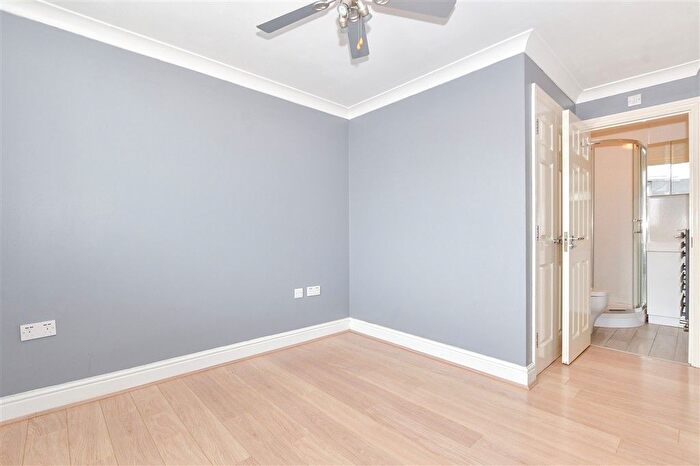 2 Bedroom Maisonette For Sale In Commercial Road, Paddock Wood, Tonbridge, Kent, TN12