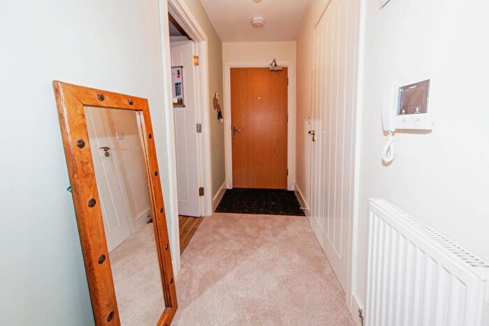 1 Bedroom Flat For Sale In Anton Close, Rugby, CV21