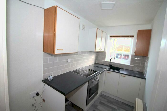 1 Bedroom Flat For Sale In Greenacres Close, Crawcrook Ryton, NE40