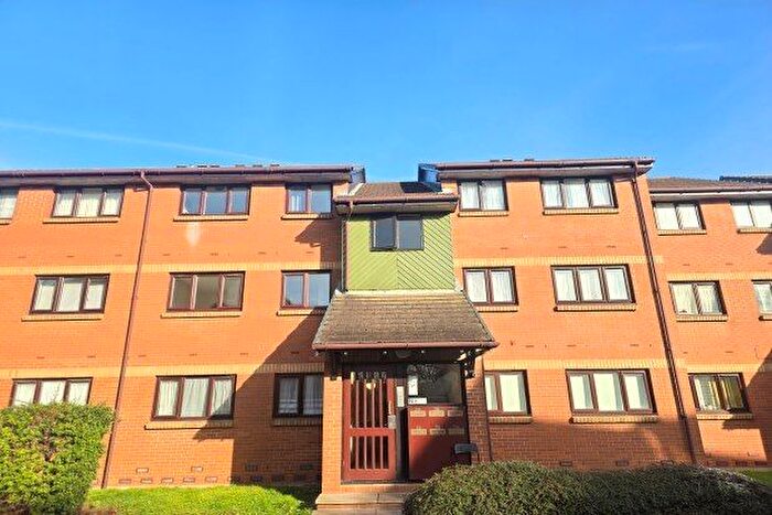 2 Bedroom Flat To Rent In Maltby Drive, Enfield, EN1