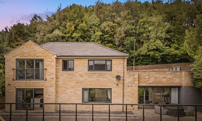 4 Bedroom Detached House For Sale In The Meadows, Sowerby Bridge, HX6