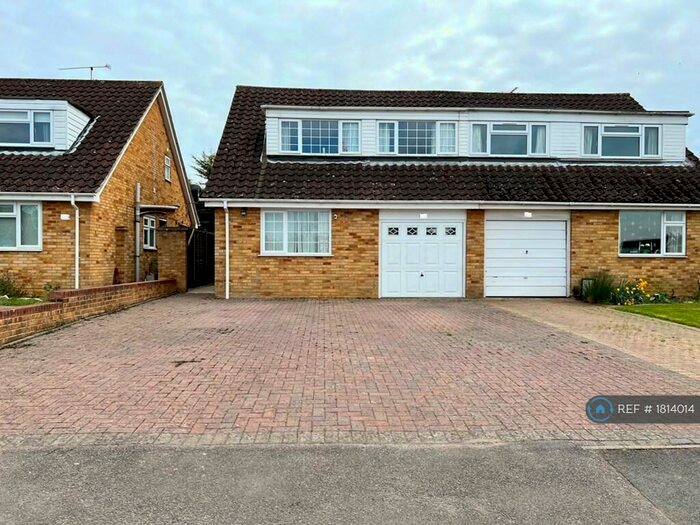 4 Bedroom Semi-Detached House To Rent In Telford Crescent, Reading, RG5