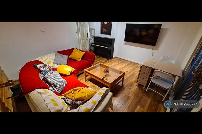 2 Bedroom Flat To Rent In Debruin Court, London, E14