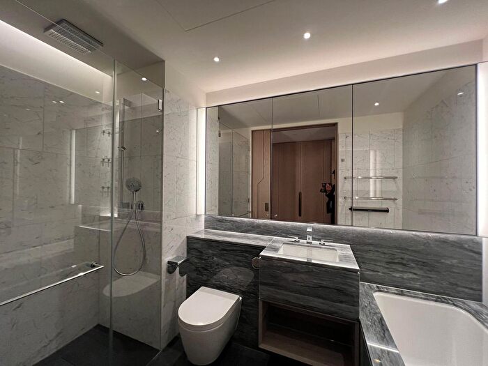 3 Bedroom Flat To Rent In River Park Tower, London, SW8