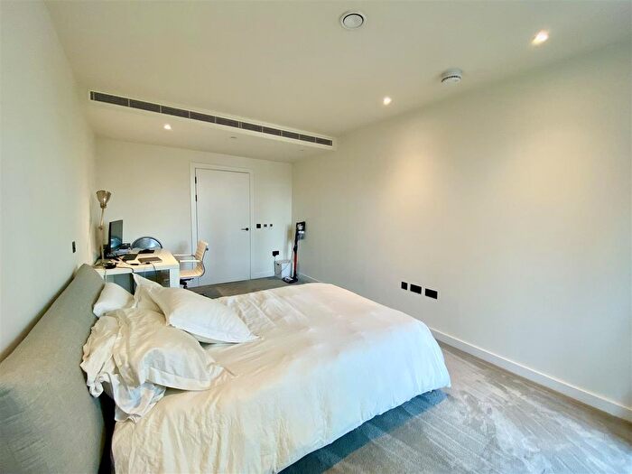 2 Bedroom Flat For Sale In Clarendon Court, The Denizen, Golden Lane, London, EC1Y
