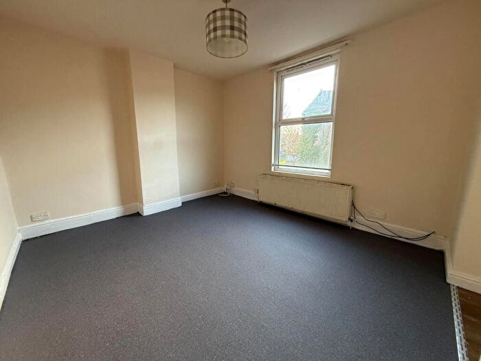 2 Bedroom Flat To Rent In Flat, - London Road, S2