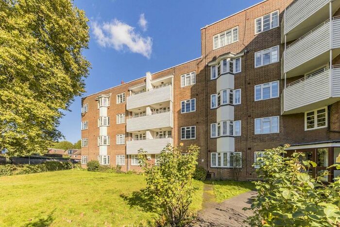 2 Bedroom Flat To Rent In Lower Ham Road, Kingston Upon Thames, KT2