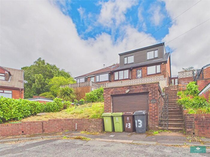 5 Bedroom Garage / Parking For Sale In New Royd Avenue, Lees, Oldham, Greater Manchester, OL4