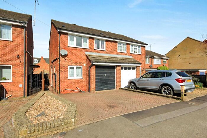 3 Bedroom Semi Detached House For Sale In Pratt Road, Rushden, NN10