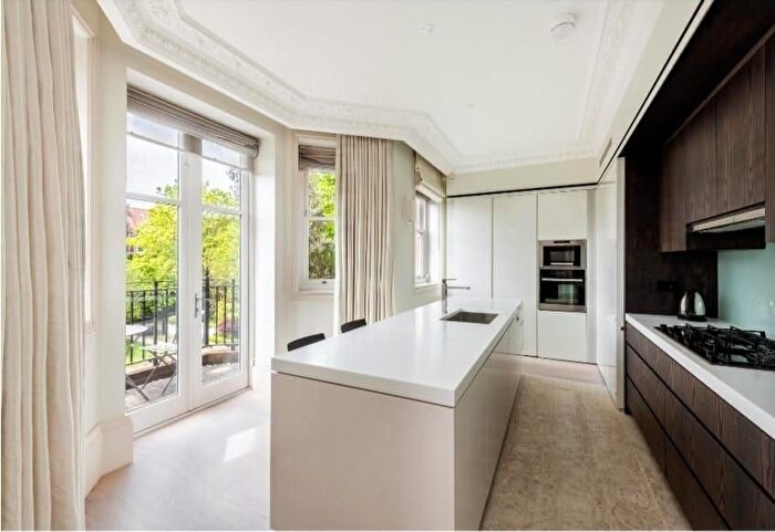 3 Bedroom Flat For Sale In Fitzjohns Avenue, London, NW3