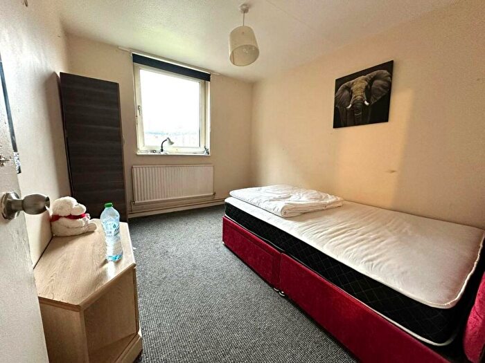 3 Bedroom Flat To Rent In Linsdell Road, Barking, IG11