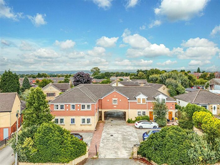 2 Bedroom Flat For Sale In Yew Tree Mews, Bradford Road, Tingley, Wakefield, WF3