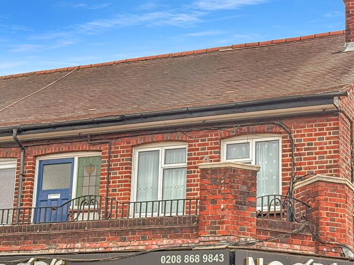 3 Bedroom Flat To Rent In Alexandra Avenue, Rayners Lane, Middlesex, HA2