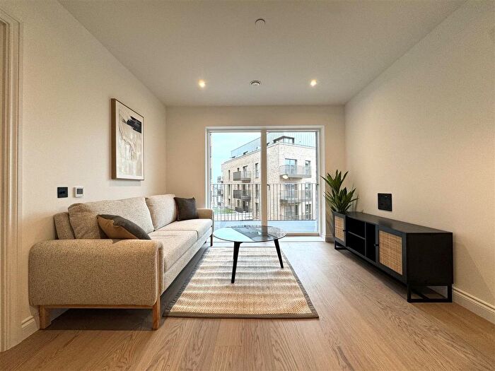 1 Bedroom Flat To Rent In Potters Road, Chelsea, London, SW6