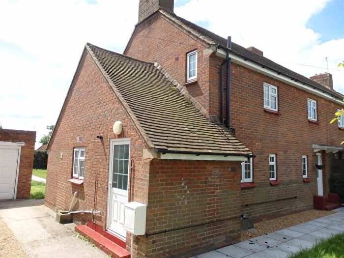 3 Bedroom Semi Detached House For Sale In Ilbury Close, Shinfield, RG2