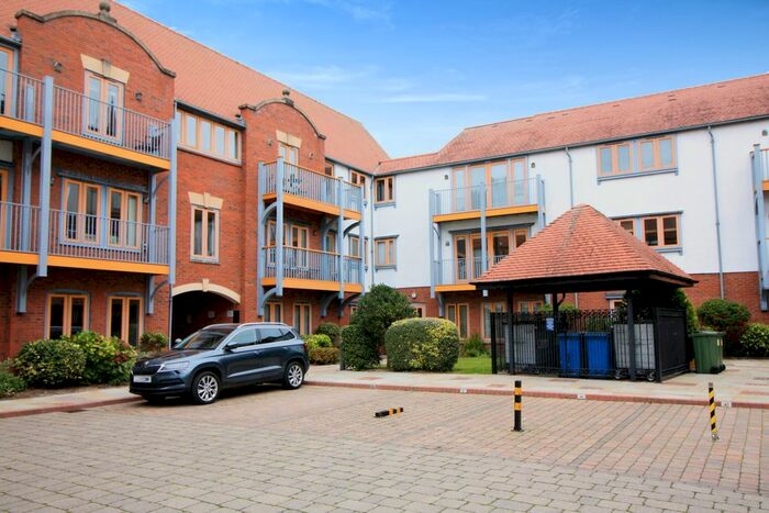 2 Bedroom Flat To Rent In Foregate Street, Chester, Cheshire, CH1