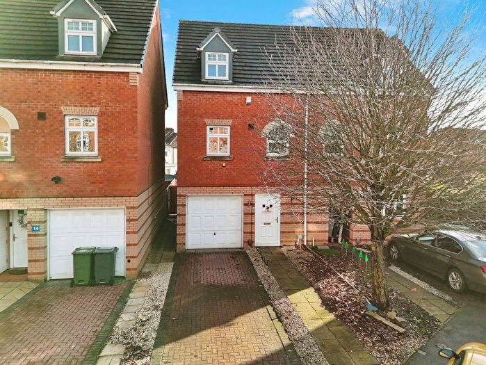 3 Bedroom Town House For Sale In Little Island Drive, Willenhall, WV13