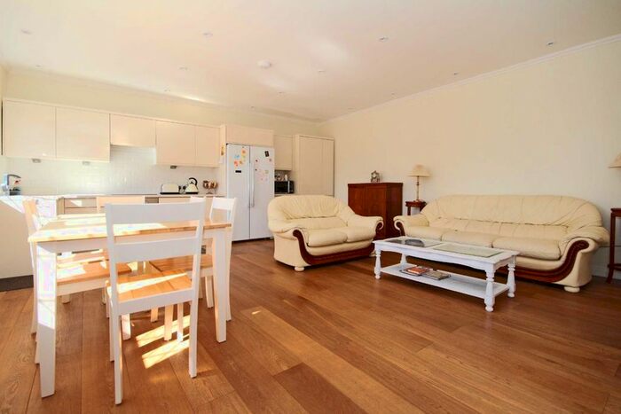 3 Bedroom Property To Rent In Groveside Close, London, W3