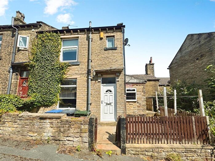 2 Bedroom End Of Terrace House For Sale In Orleans Street, Bradford, BD6
