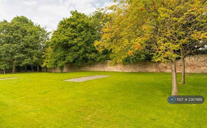 1 Bedroom Flat To Rent In West Winnelstrae, Edinburgh, EH5