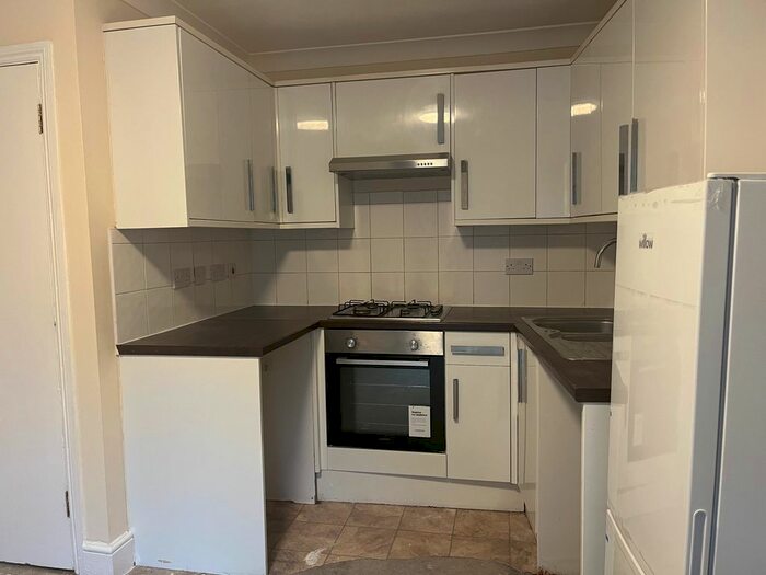 2 Bedroom Flat To Rent In Friary Road, London, SE15