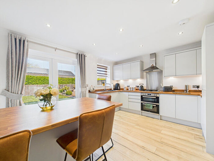 3 Bedroom Semi Detached House For Sale In Ferryman Close, Hull, HU7