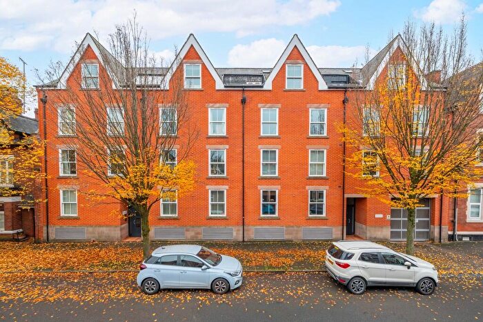 3 Bedroom Apartment For Sale In Hope Drive, The Park, NG7