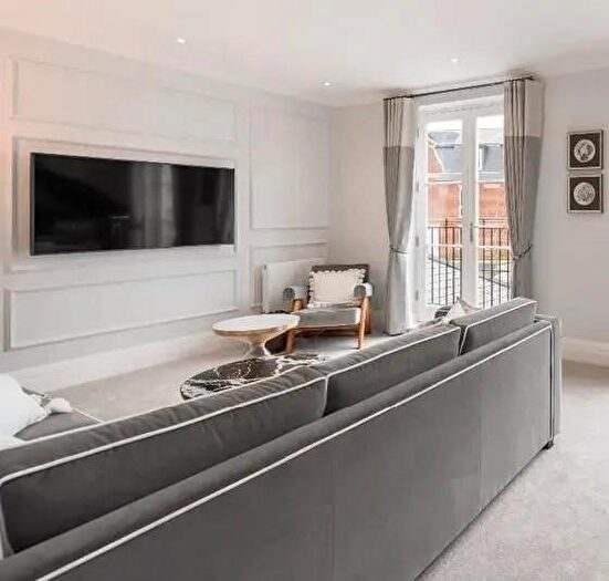 4 Bedroom Detached House To Rent In Sassoon Drive, Barnet, EN4